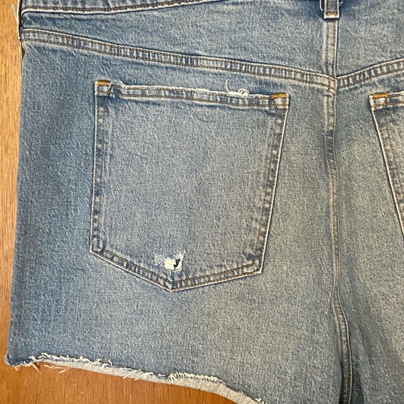 NWT- Abercrombie and Fitch- High Rise Mom Short - Size 36/22 - Picture 9 of 15